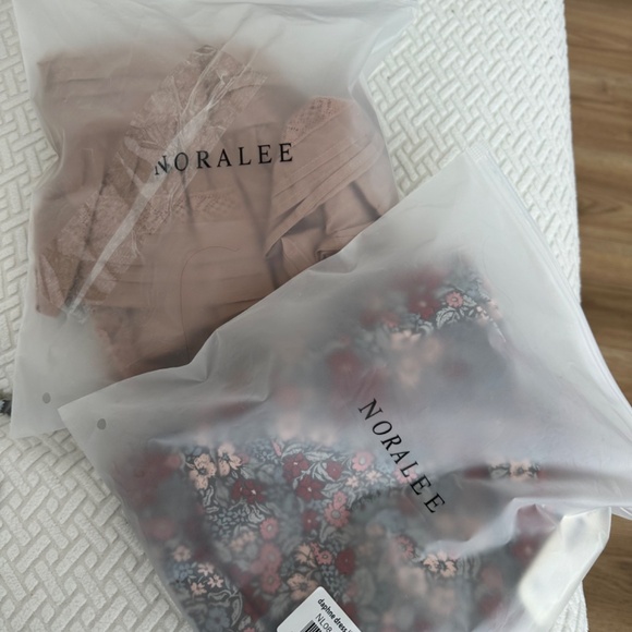 Lot 2 - 1 year birthday event Noralee romantic dresses - Picture 3 of 9